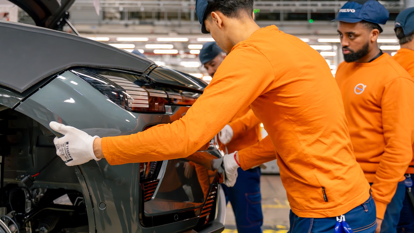 Η ζήτηση είναι τόσο έντονη που, για πρώτη φορά στα χρονικά της, η μονάδα της Torslanda προγραμματίζεται να παραμείνει σε λειτουργία για μία επιπλέον εβδομάδα κατά τη διάρκεια των καθιερωμένων καλοκαιρινών διακοπών του προσωπικού. 